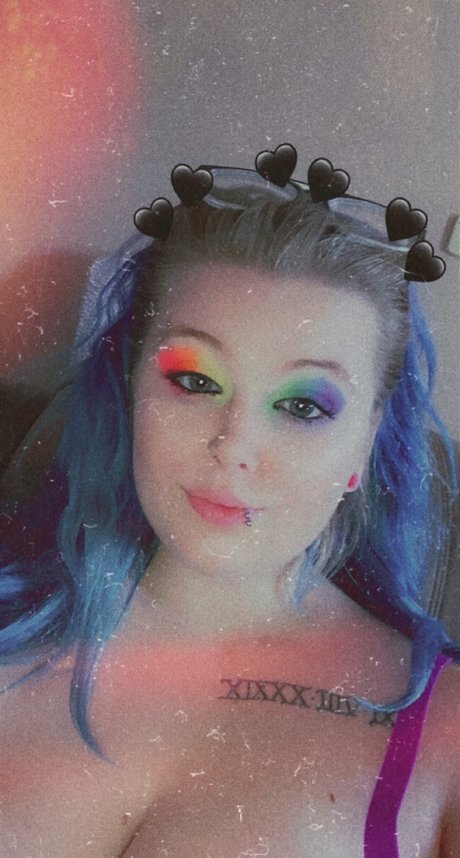 Luna loves nude model pic