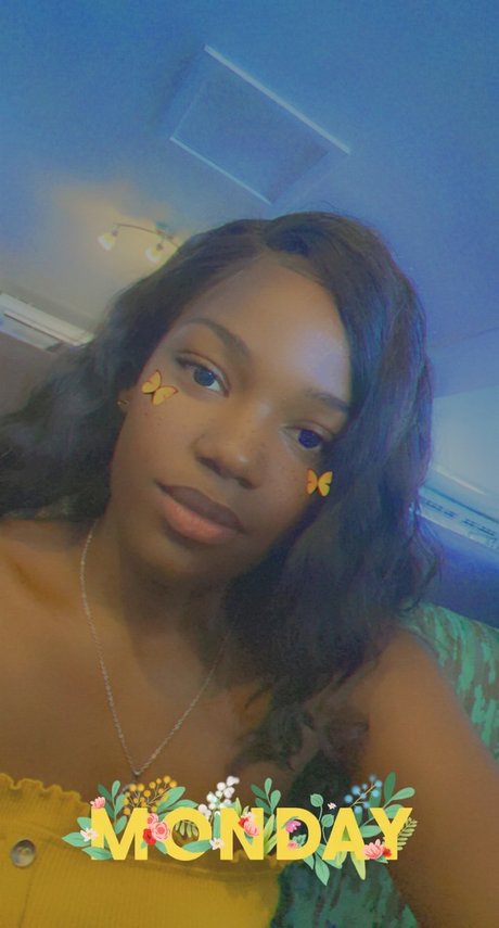 Mela_ model nice pic