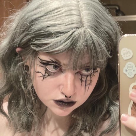 maybegoth model erotic images