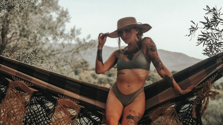 Athena Amhurst model adult img