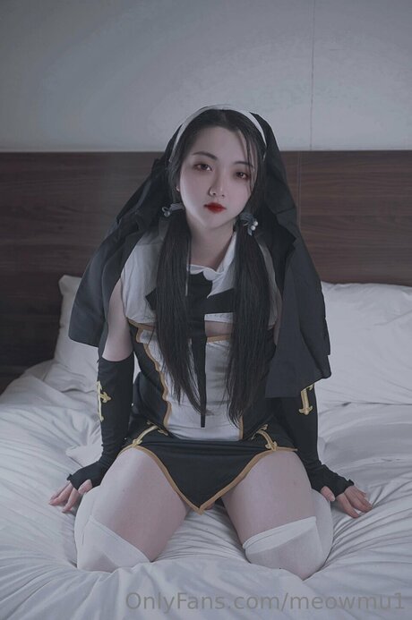 Ai SissyLunar model adult photo