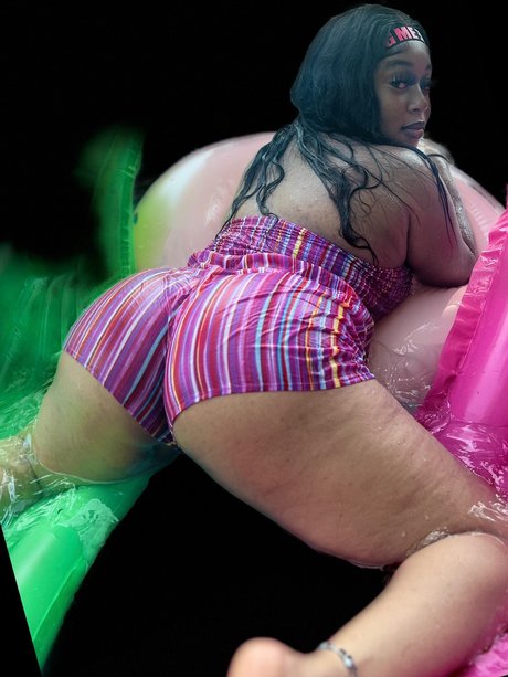 PeachyNaee art pornstar pictures