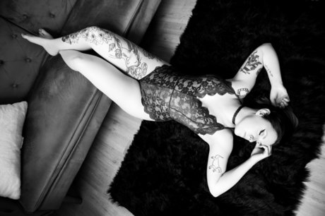 Emerald Lynn model nude pics