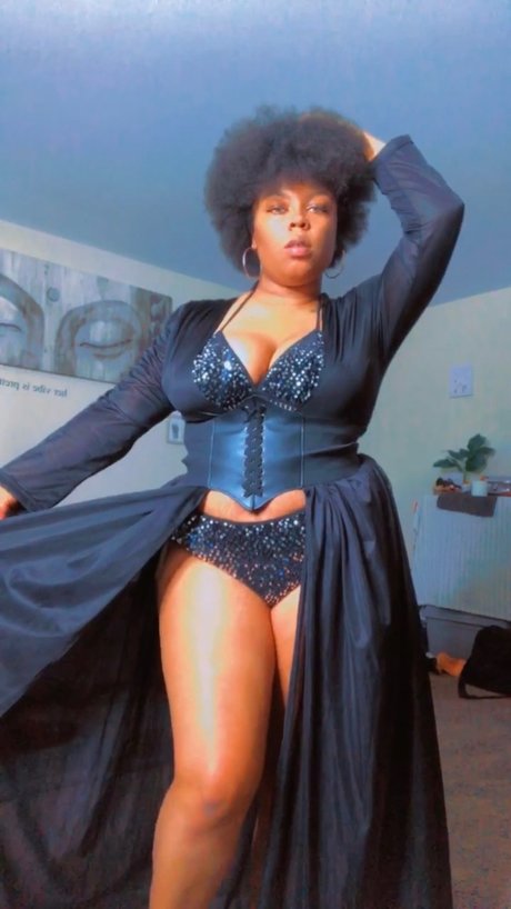 MsTitTheMysfit pretty actress photo