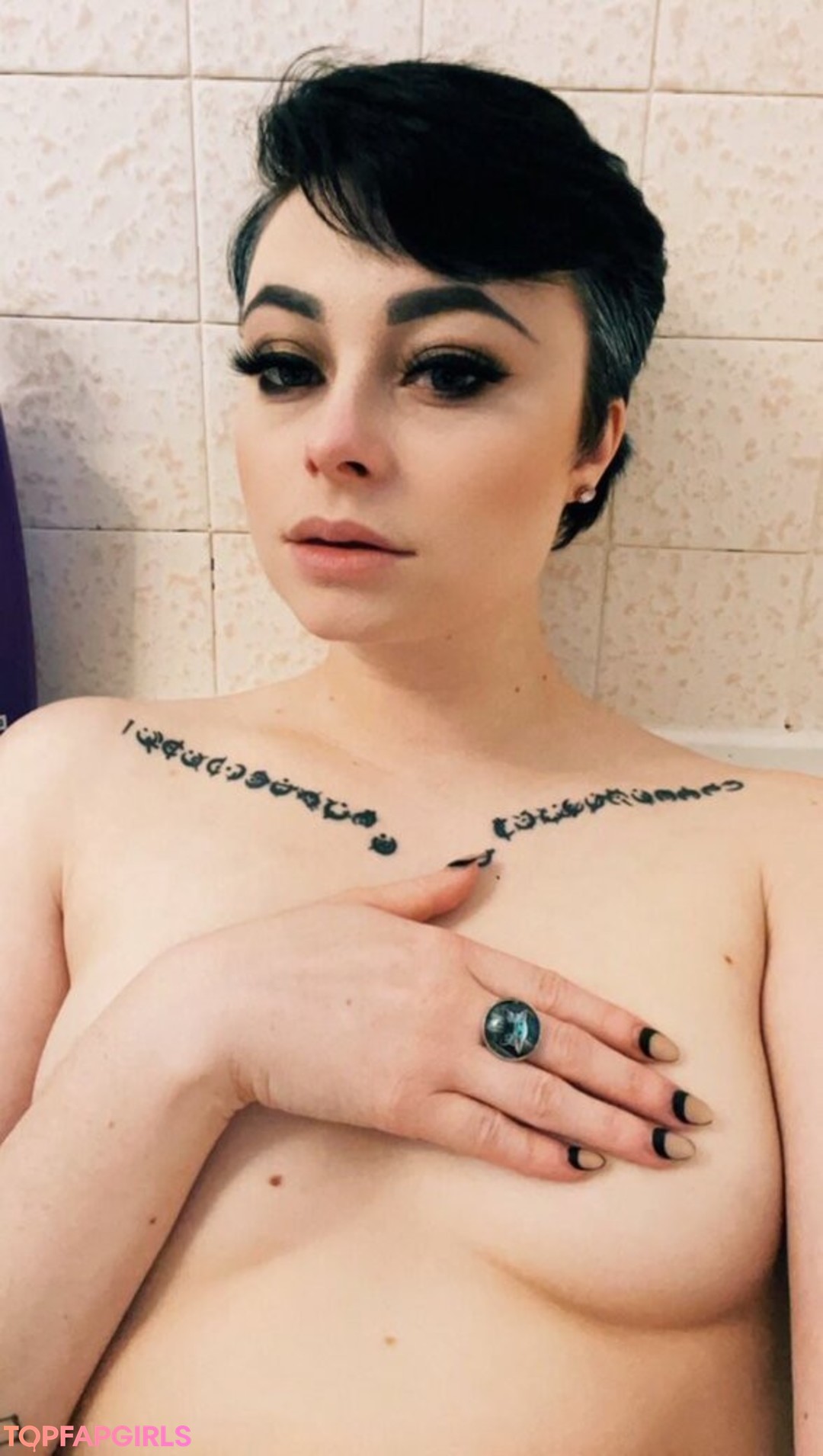 Harlihero model exclusive pics