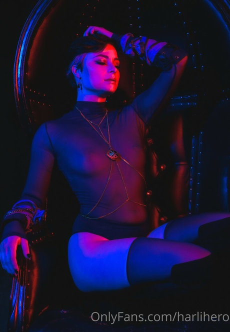 Harlihero model art photo