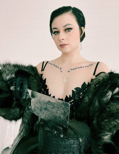 Harlihero naked model img