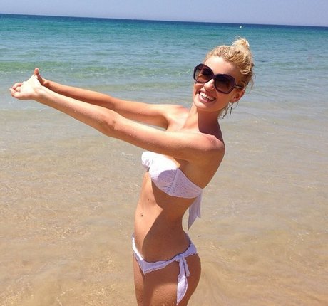 curvy asian onlyfans xxx photo