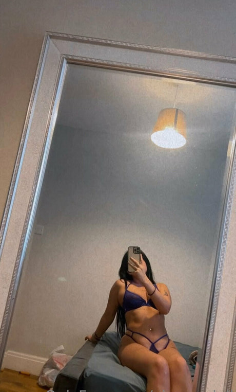 secretamber2 pretty model pic