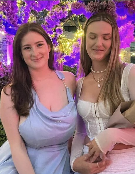 Josie L model top pic