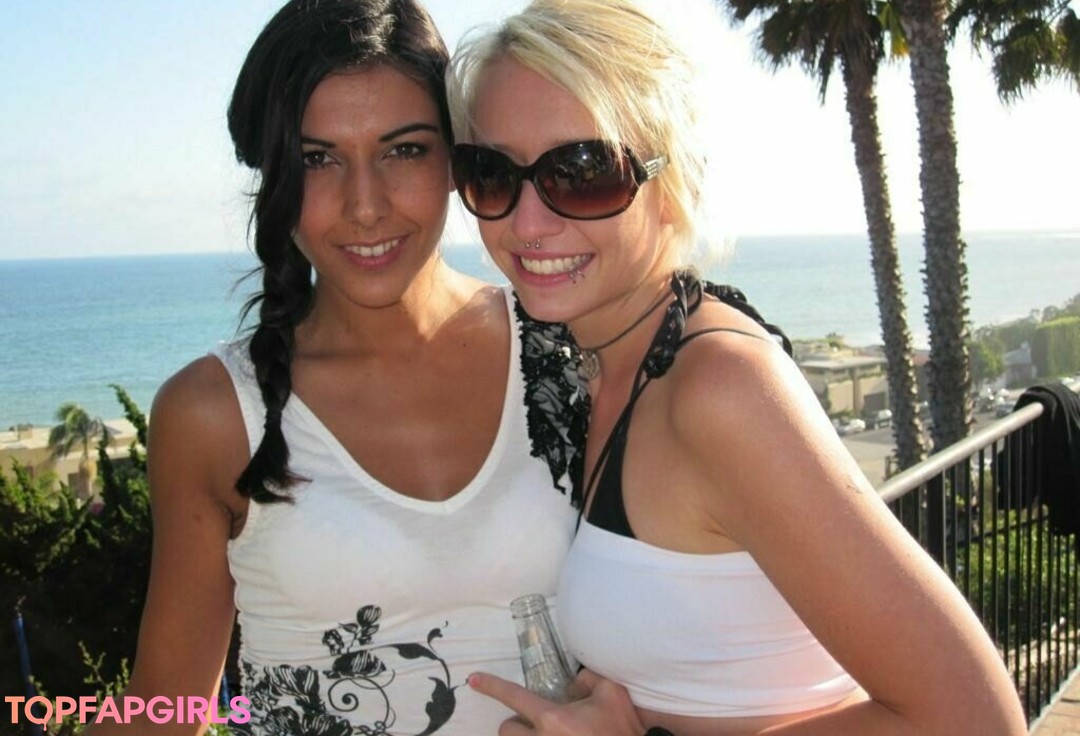 loucharmellefree naked star galleries