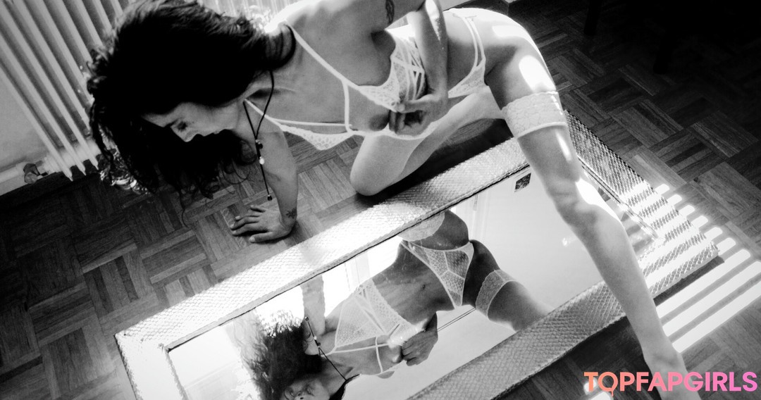 loucharmellefree star nude images