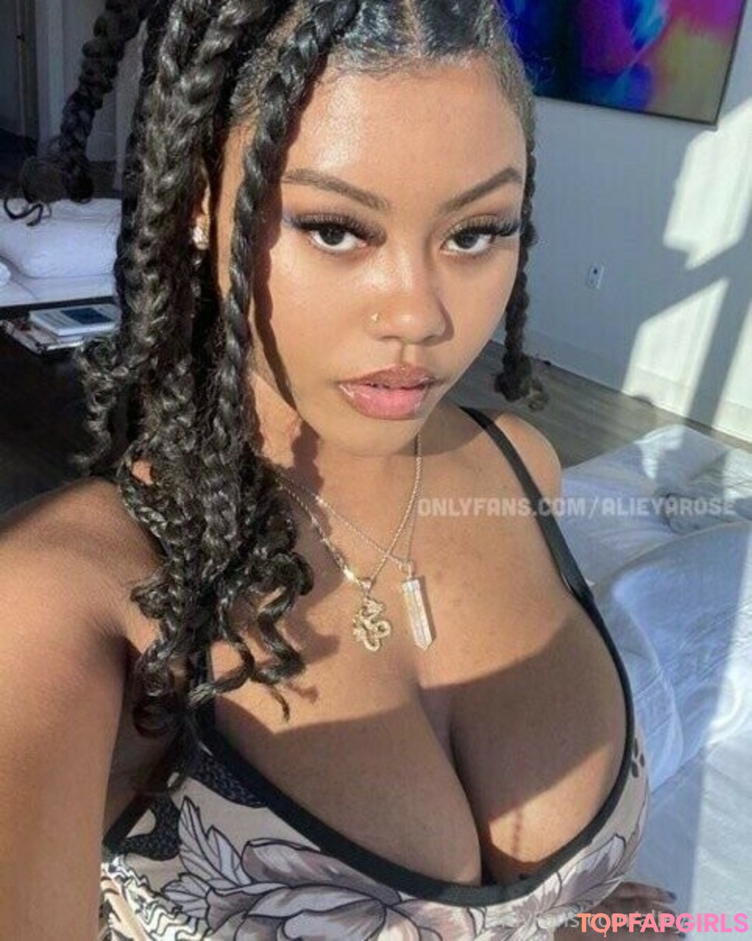 Dejarennae model naked picture