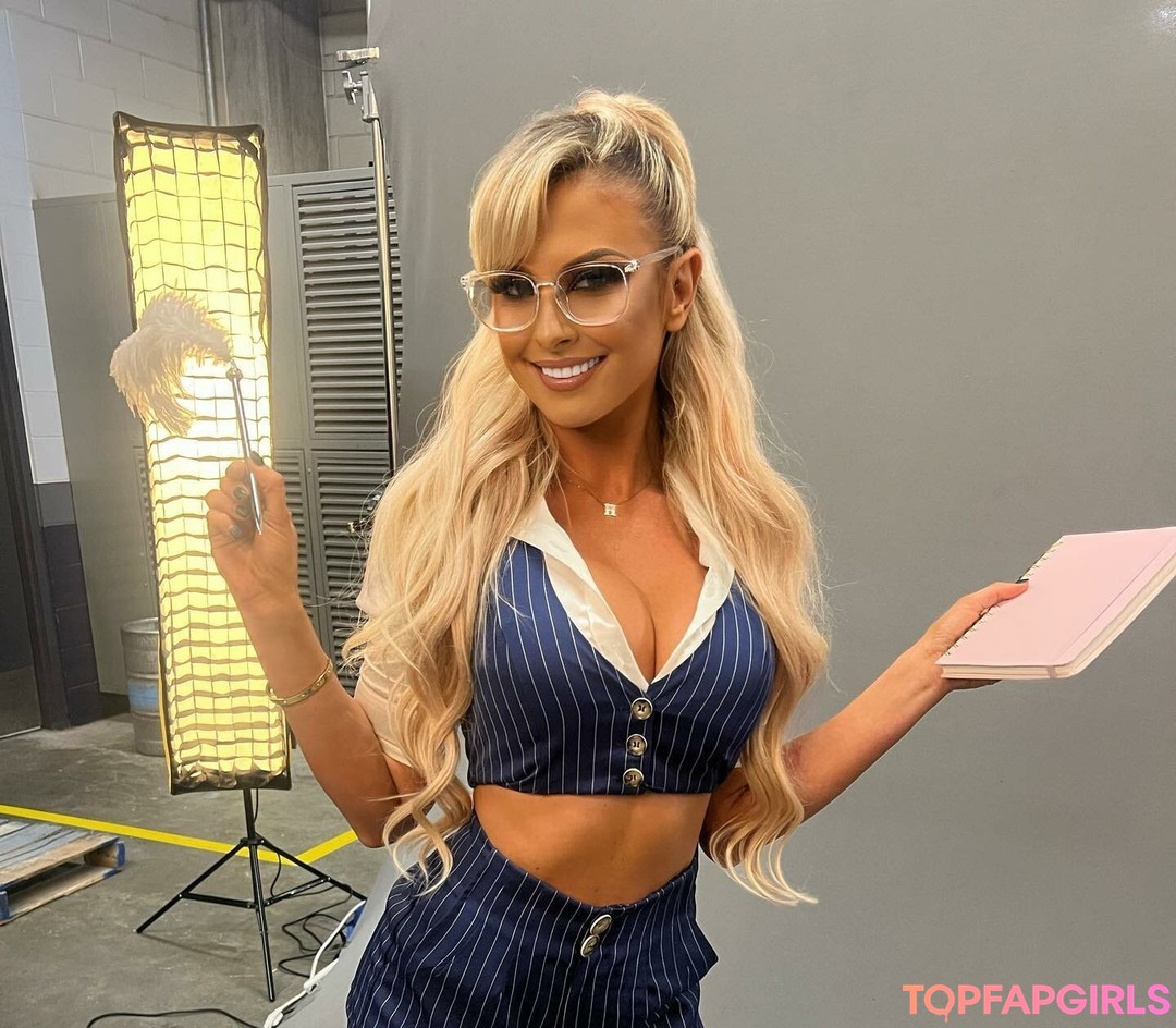 Danni Ellexo pretty pornstar pic