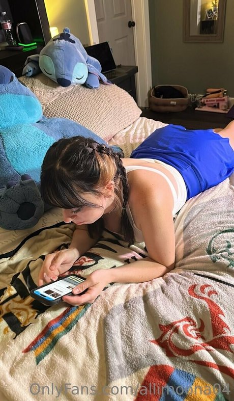 allimoona04 star top picture