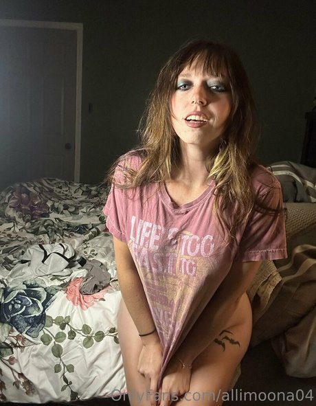allimoona04 top profile image