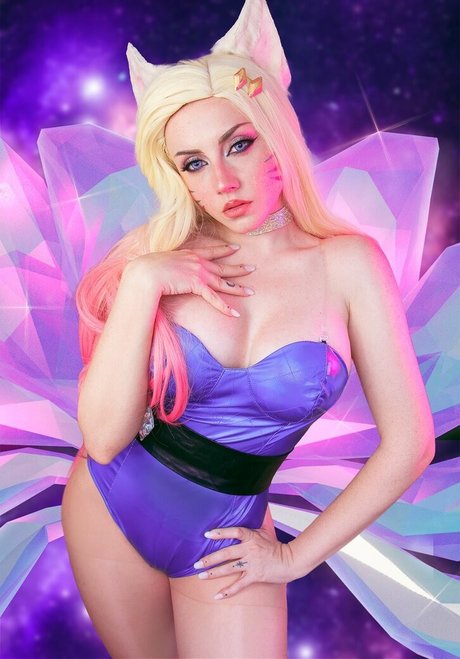 EzySummers Cosplay hot model image