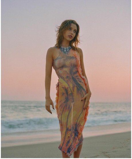 Emma Chamberlain model best pic