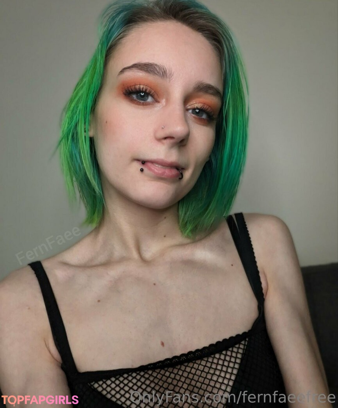 fernfaeefree naked model photo