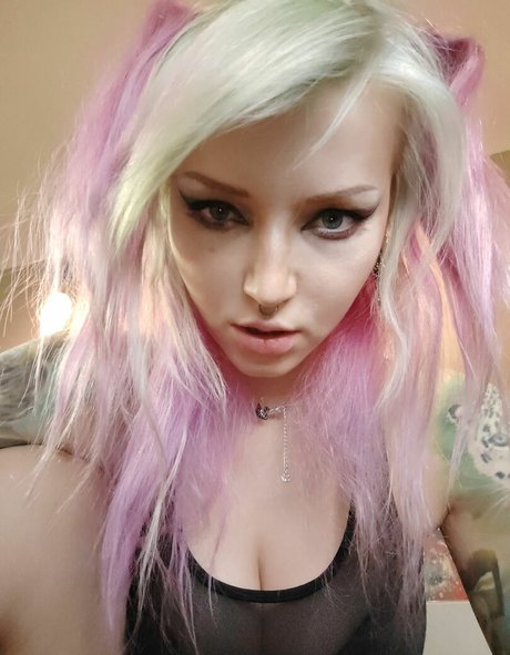 Lorelaye model naked images