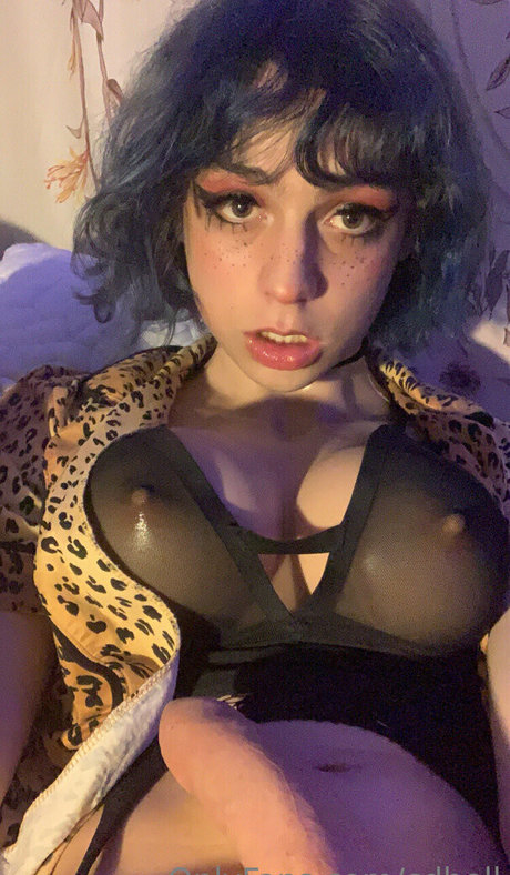 cdbell naked model image