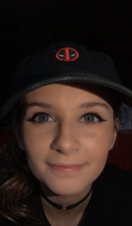 izassassin model pretty pics