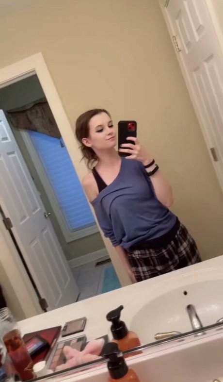 izassassin pretty actress image