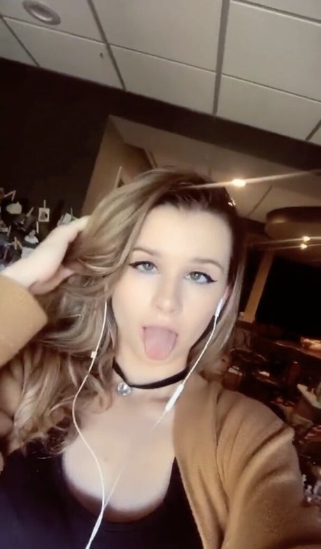 latina maid onlyfans free photo