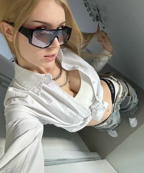 i am doshik adult star image