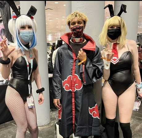 hot blonde onlyfans top pic