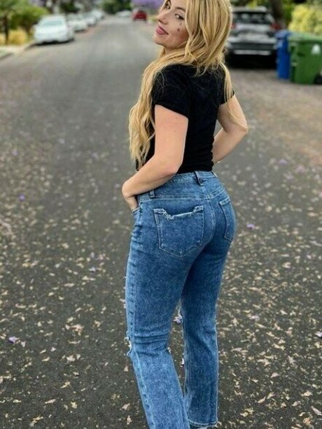 blonde midget onlyfans top img