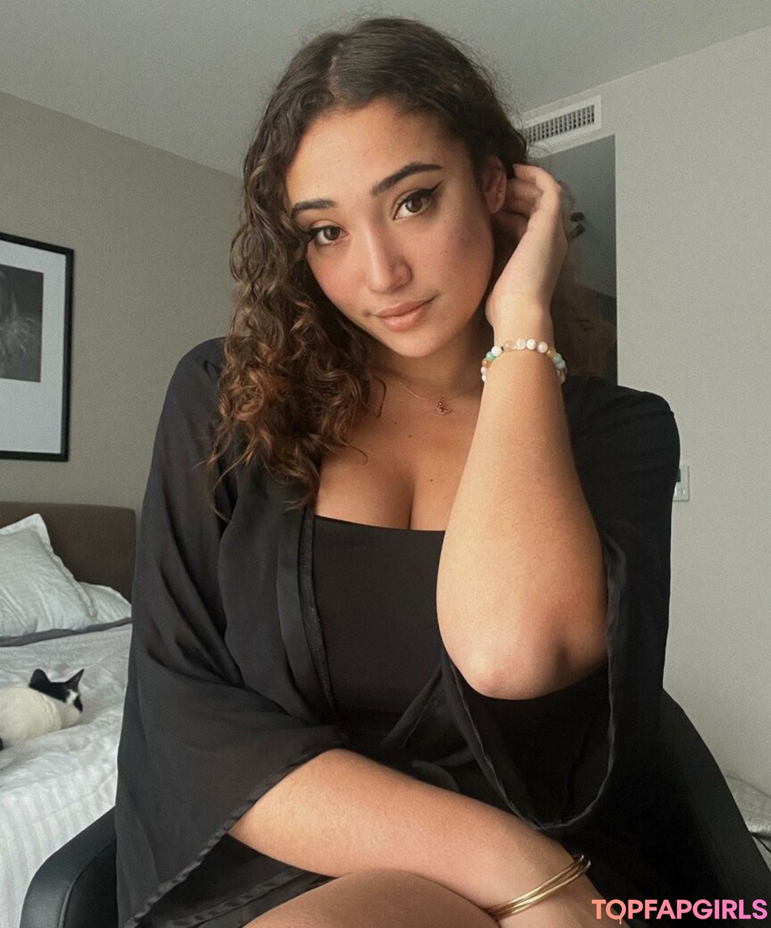 Spicy Honey pretty model picture