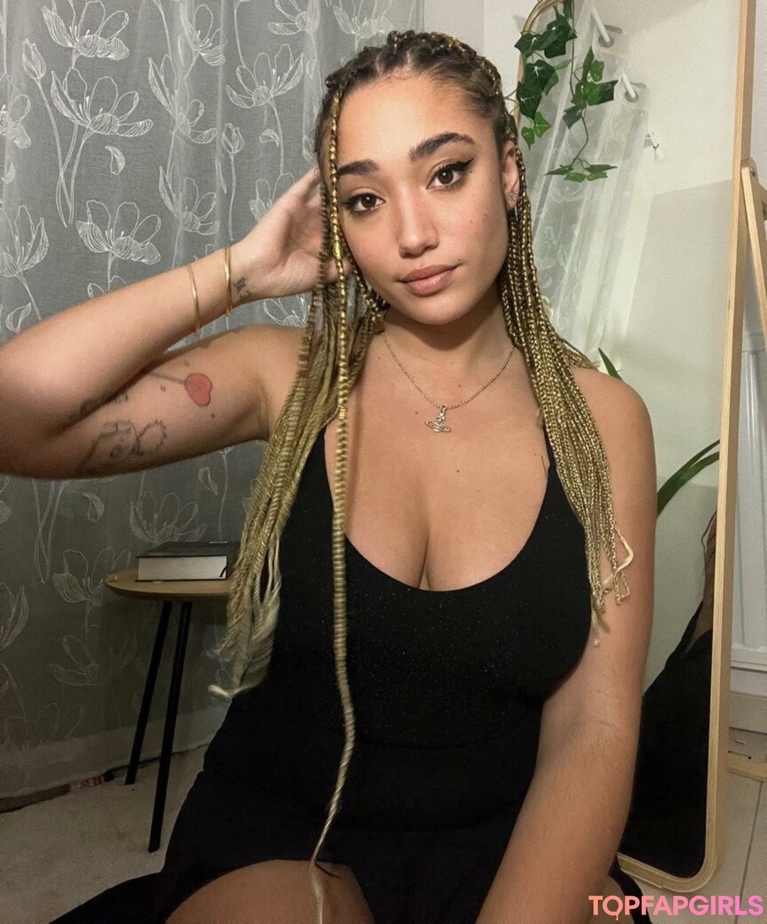 Spicy Honey pornstar erotic pics