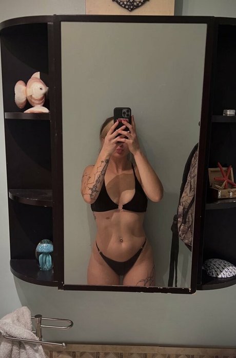 Maddyalivia pornstar high quality pictures