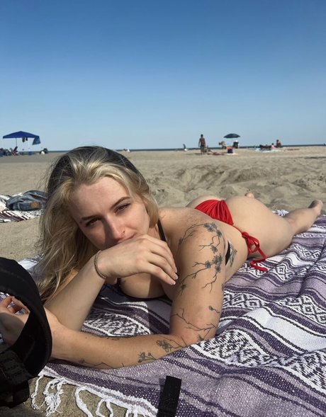 Maddyalivia pretty actress img