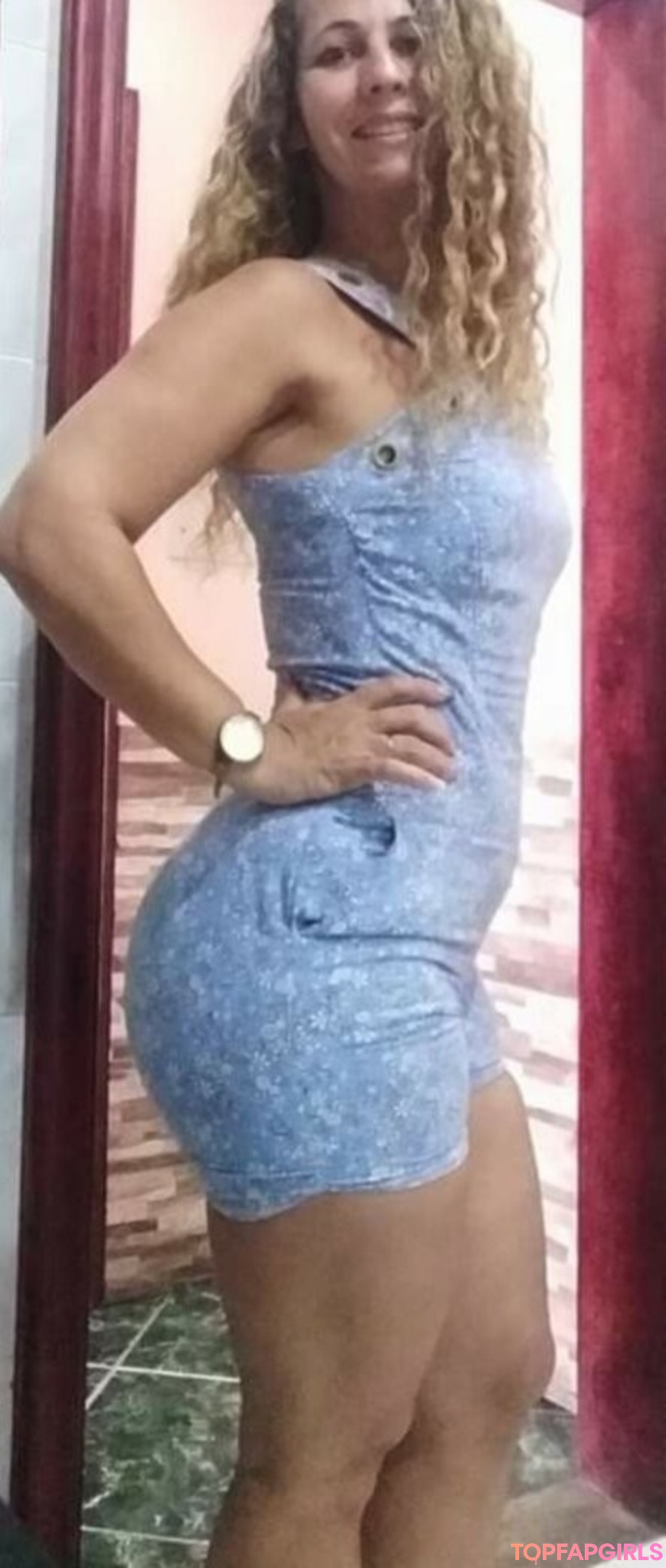 Soninha Coroa model adult photos