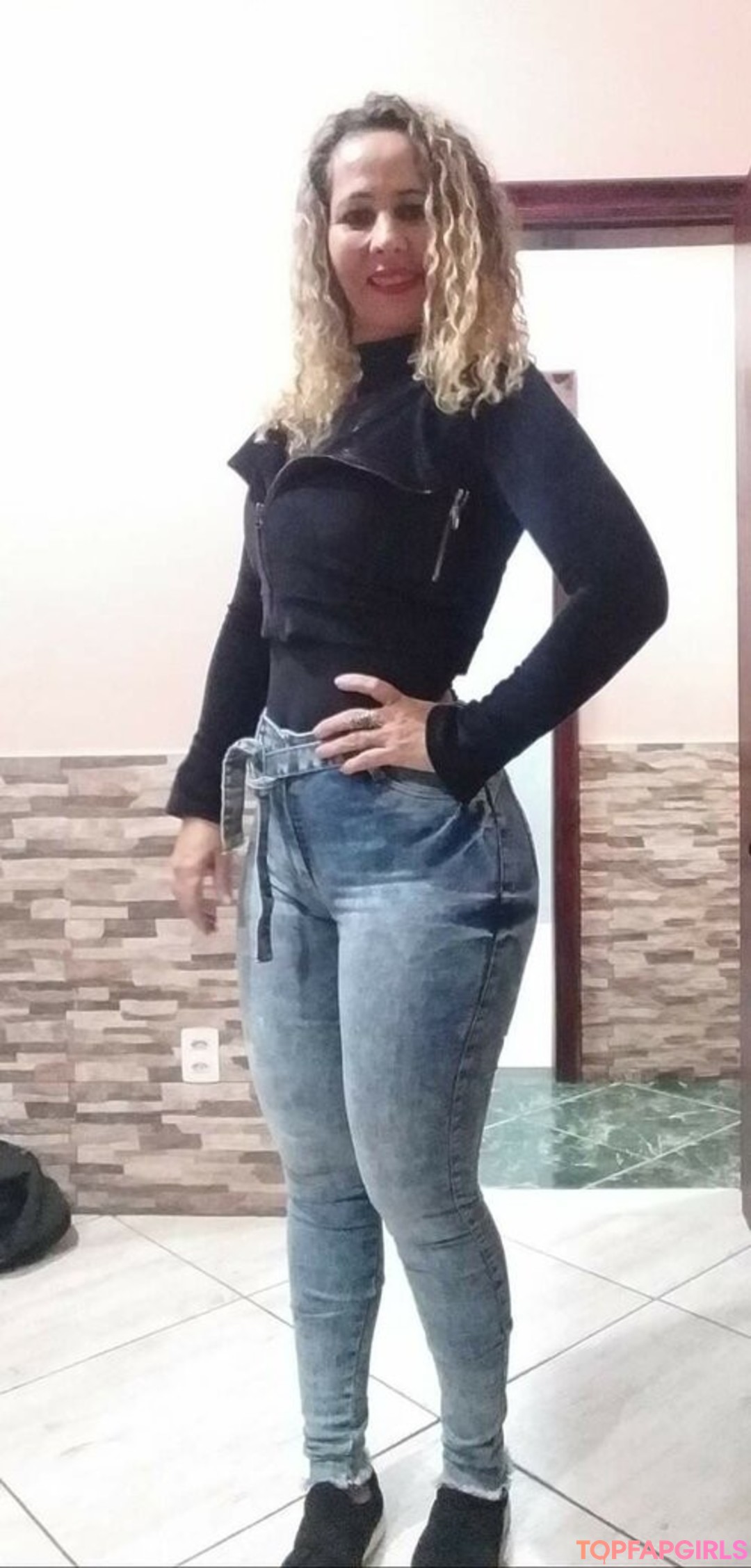 Soninha Coroa star sexy images