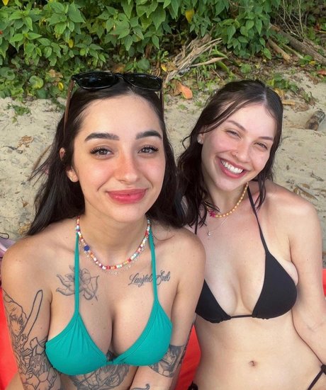 Caputile sexy model photos