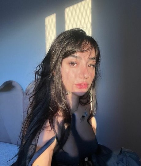 Caputile nudes actress image