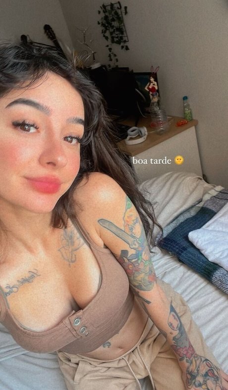 Caputile porn model gallery