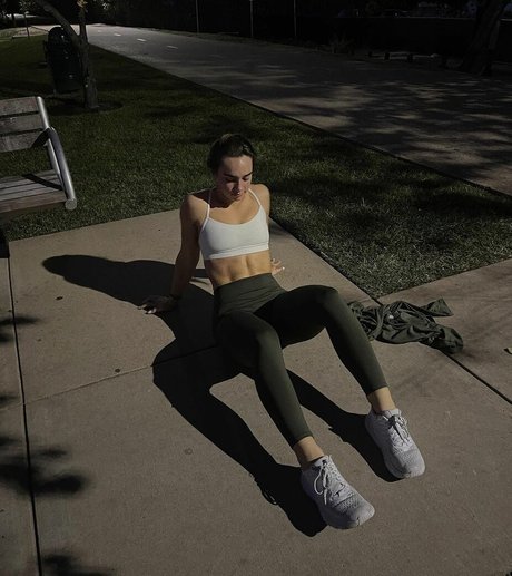 Kylie Holbeck sexy actress photo