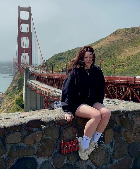 LivBev erotic actress photos