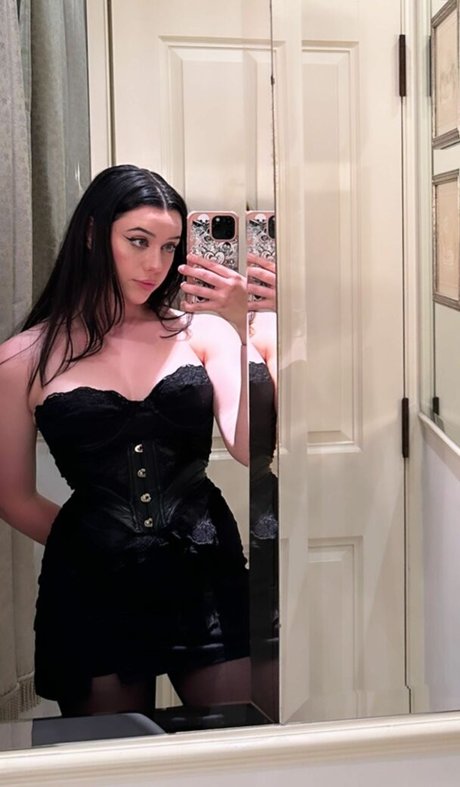 LivBev pornstar sexy image