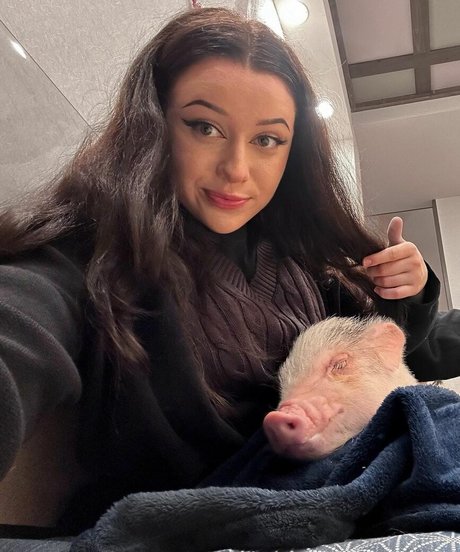 LivBev hot actress galleries