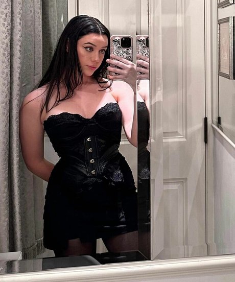 LivBev nice pornstar image