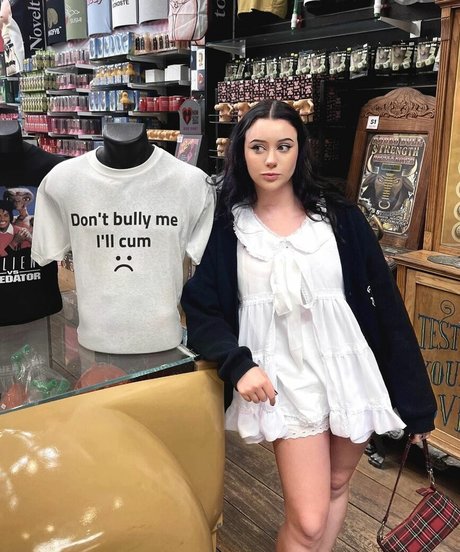 LivBev xxx model photo