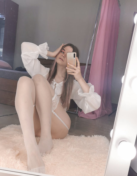 iriesska nudes actress image