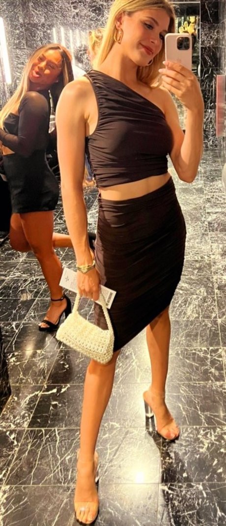 nerdy teen onlyfans erotic pics