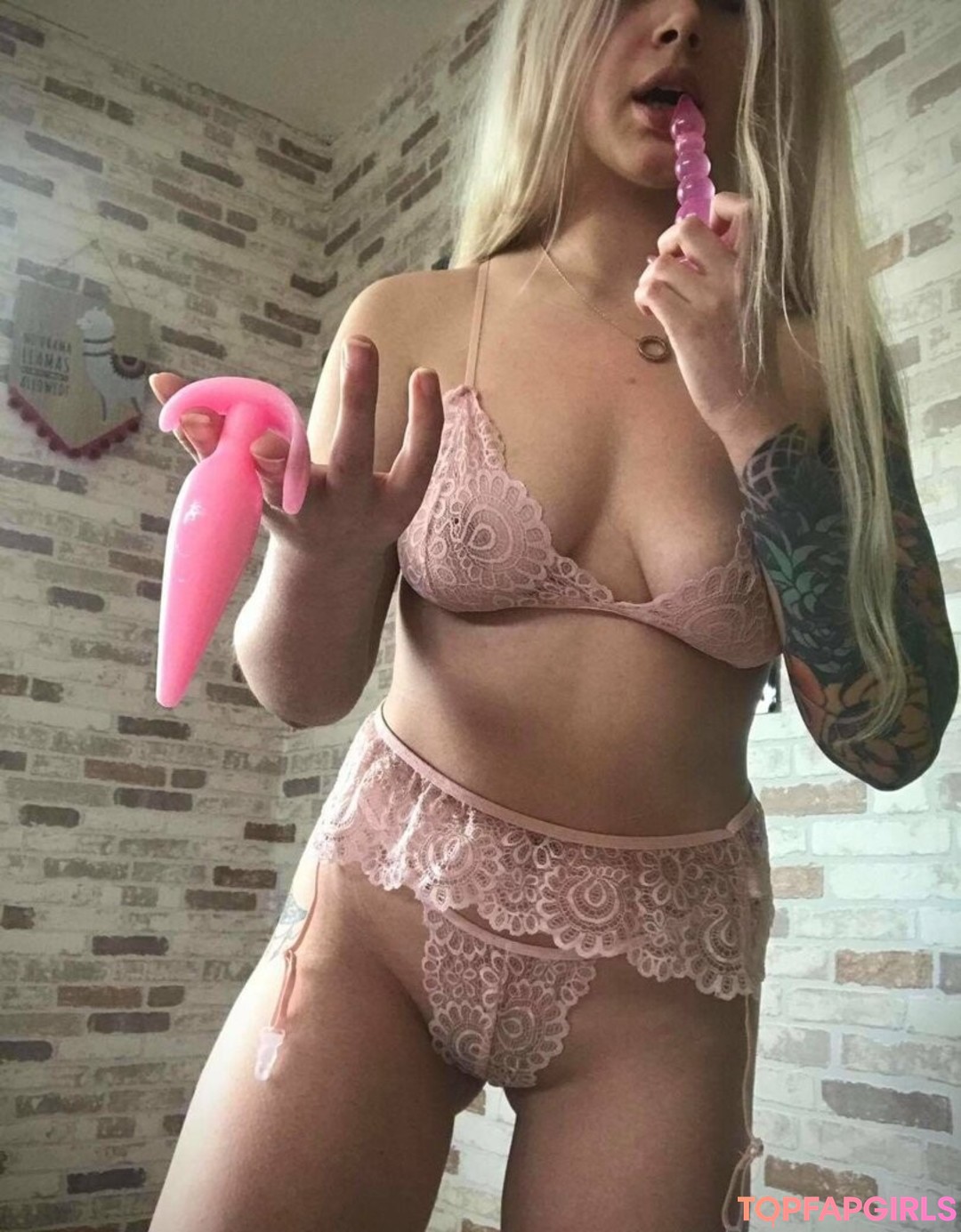 blonde babe onlyfans nude galleries