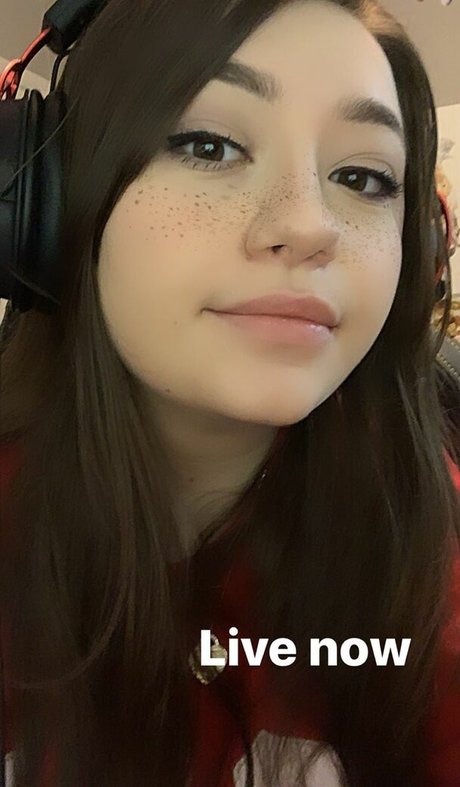 Bananabrea sexy model pic